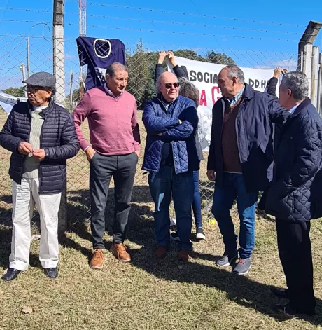 Foto: Cornejo, junto a dirigentes políticos