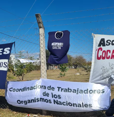 Foto: Abrazo y radio abierta