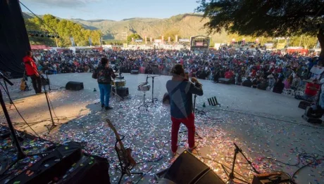 Las actividades masivas al aire libre vuelven a estar permitidas en la provincia, con distanciamiento, aforo del 70% y pase sanitario.