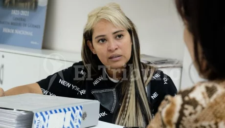 Mónica Alejandra Saravia pide justicia por el crimen de su madre y el maltrato laboral que sufrió antes de ser asesinada. JAN TOUZEAU