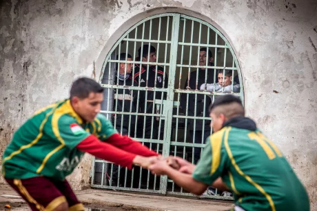 Entrenamiento de rugby organizado por Deportistas por la paz en una prisión de Argentina. Foto: GUSTAVO CHERRO