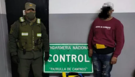 El ladrillo portado al estilo celular del narco.