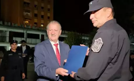  El vicegobernador y el nuevo jefe de Policía. (Foto Gobierno).