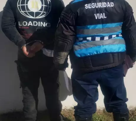  El detenido de 20 años tenía en su poder anfetaminas en forma de cristales y pastillas.