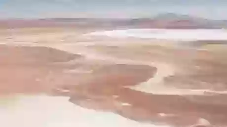 Una vista aérea del Salar del Hombre Muerto.