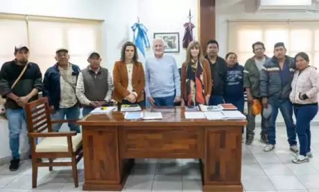  El encuentro entre Fiore, la Municipalidad y las comunidades. Foto: Sergio Simplicio