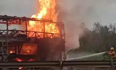  Destrucción total del colectivo que salió de Orán hacia Salta (TodoJujuy.com).