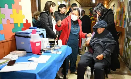  Personal asiste a personas en situación de calle. Foto: Prensa Gobierno.