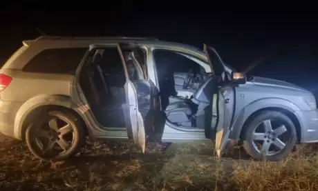  El vehículo fue hallado abandonado. (Foto Policía)