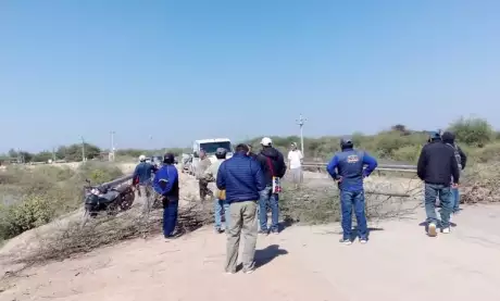  Corte de Ruta de las comunidades en Santa Victoria Este.