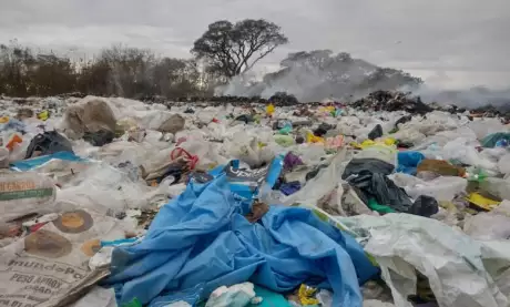  Vecinos denunciaron incendios en el vertedero de Rosario de Lerma, sin respuestas de las autoridades municipales.