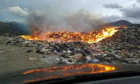  Recurrentes incendios en el vertedero Calchaqui. Foto: Cuarto Salta