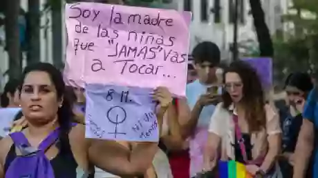 Una de las marchas que encabezaron las mujeres en Salta en contra de la violencia de género.