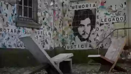 Un mural con la imagen de Angel Benitez, desaparecido el 20 de marzo de 1980, durante la dictadura argentina (1976-1983), Getty Images