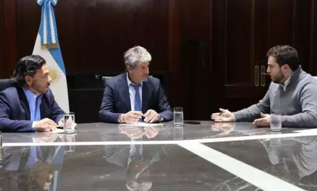  Sáenz firmó el convenio con Pakgojz. Foto: Casa de Gobierno.