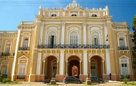 Este martes sesionan diputados.