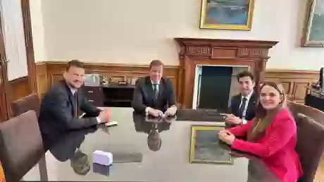 Germán Kiczka (a la izquierda), junto al secretario de Prensa de Presidencia Eduardo Serenellini en la Casa Rosada.