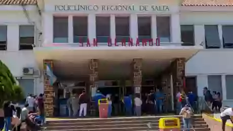 El hospital San Bernardo donde ingresó el paciente que luego falleció, con otro DNI.