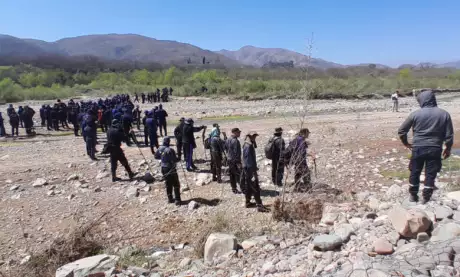  Los rastrillajes se realizan en las cercanías del río.