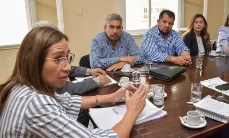  Iradi exponiendo ante los senadores. Foto: Prensa Senado.