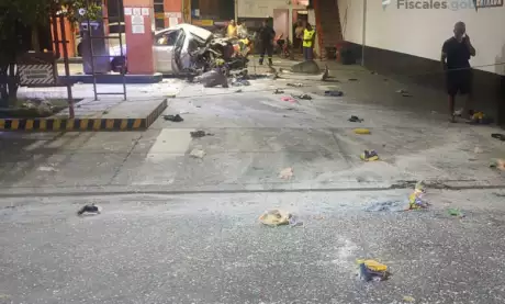  El Ford Focus después de la explosión en la estación de servicio.