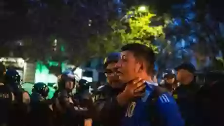 Roberto de la Cruz Gómez el 12 de junio, cuando fue detenido por efectivos de las fuerzas de seguridad por protestar contra la ley Bases. Gentileza Mu