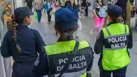 Una mujer de la Policía de Salta.