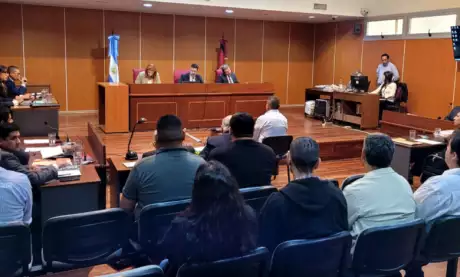  Un tribunal colegiado está al frente del juicio.