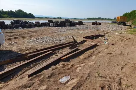 Parte del material que gendarmes y agentes aduaneros secuestraron ayer en la zona fronteriza de Aguas Blancas.