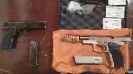 Parte de las armas que se secuestraron en los operativos de ayer.