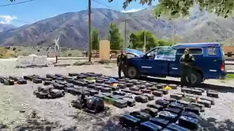 Los paquetes de hojas de coca secuestrados en el norte.