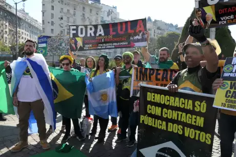 Ciudadanos brasileños acusados de tomar el Congreso de Brasil, el 9 de septiembre en Buenos Aires, Argentina.