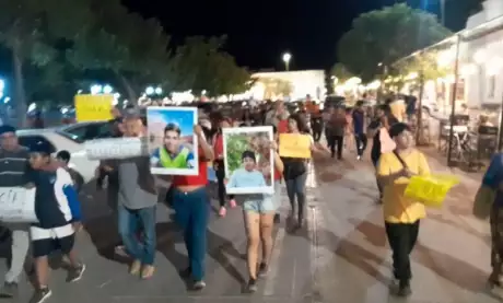  En San Carlos los vecinos marchan pidiendo justicia.