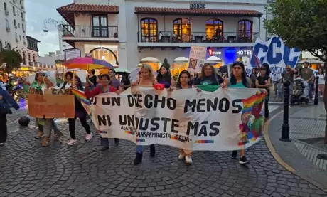  Mujeres e identidades iniciaron la marcha minutos antes de la tormenta. Foto: D.C. para ND.