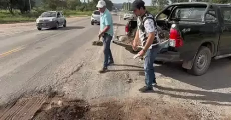  Federico Delgado en pleno bacheo a la altura de Metán Viejo.