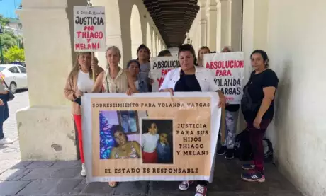  Activistas piden la absolución de la mujer. Foto: Política Obrera.