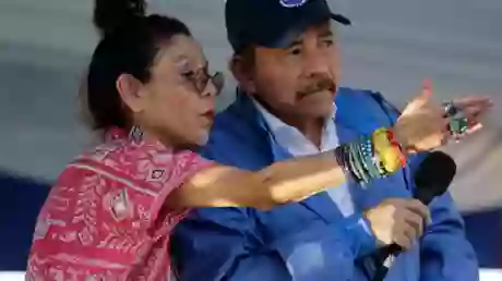 La vicepresidenta de Nicaragua, Rosario Murillo, junto a su esposo, el presidente Daniel Ortega. 2018.  INTI OCON/AFP/AFP/Getty Images