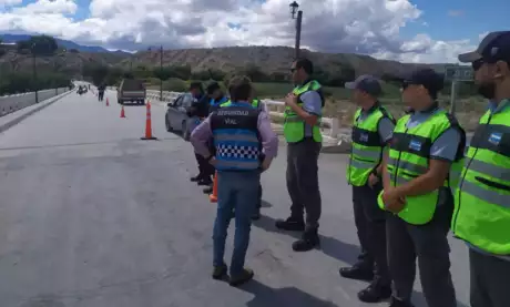  Recordaron que se debe circular con el cinturón de seguridad colocado, y en los motociclistas el casco.