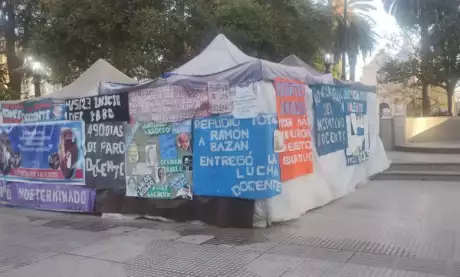  Las carpas estaban en Plaza 9 de julio, pertenecientes a autoconvocados (Gentileza: Radio Aries).