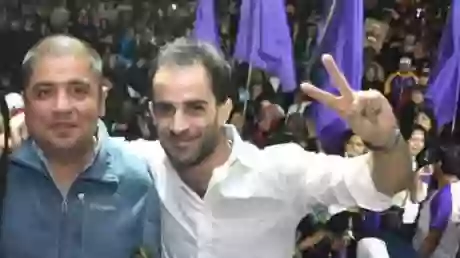 Gustavo Subelza, junto a Pablo Ojeda (der), tras los comicios de mayo de 2023 en los que resulto electo como intendente de Salvador Mazza.