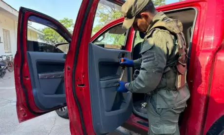  La droga circulaba entre las partes de una camioneta.