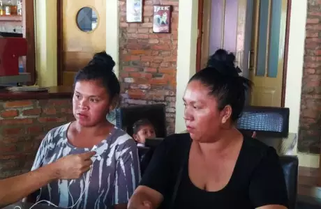 Sandra y Gisela Gómez, pareja y hermana del bagayero (Gentileza La Izquierda Diario)