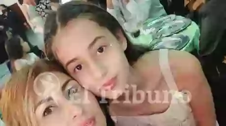 La niña con su mamá Silvina