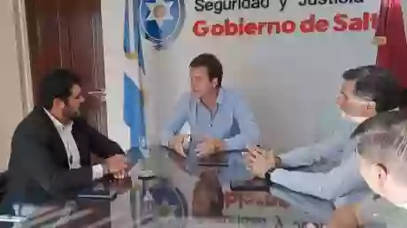 El intendente de La Caldera, Diego Sumbay, se reunió con el ministro de Seguridad de la Provincia, Gaspar Solá Usandivaras.