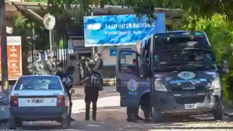 El paso internacional por el Puerto de Chalanas en Agua Blancas, ayer antes del acto oficial. Javier Rueda